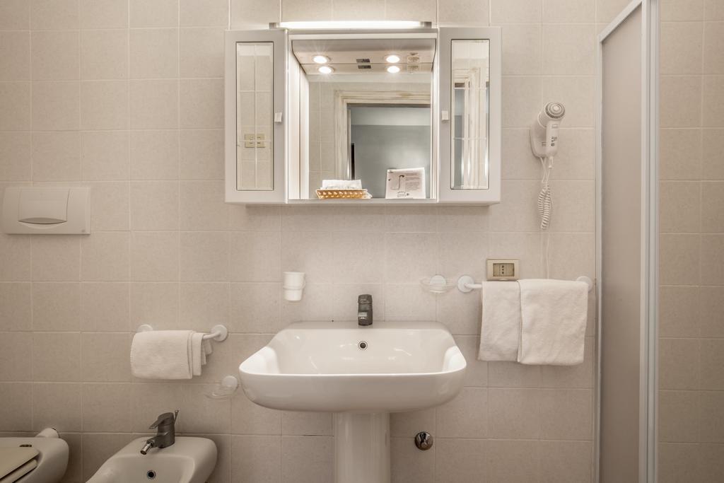 Tris Hotel Orbetello Cameră foto